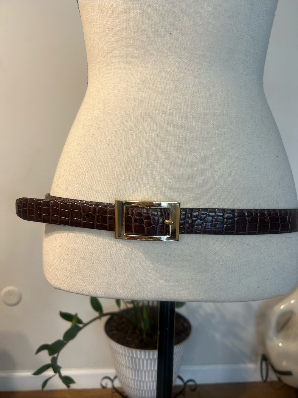 Brown Croc-Embossed Leather Belt with Gold Buckle - Picture 4 of 15